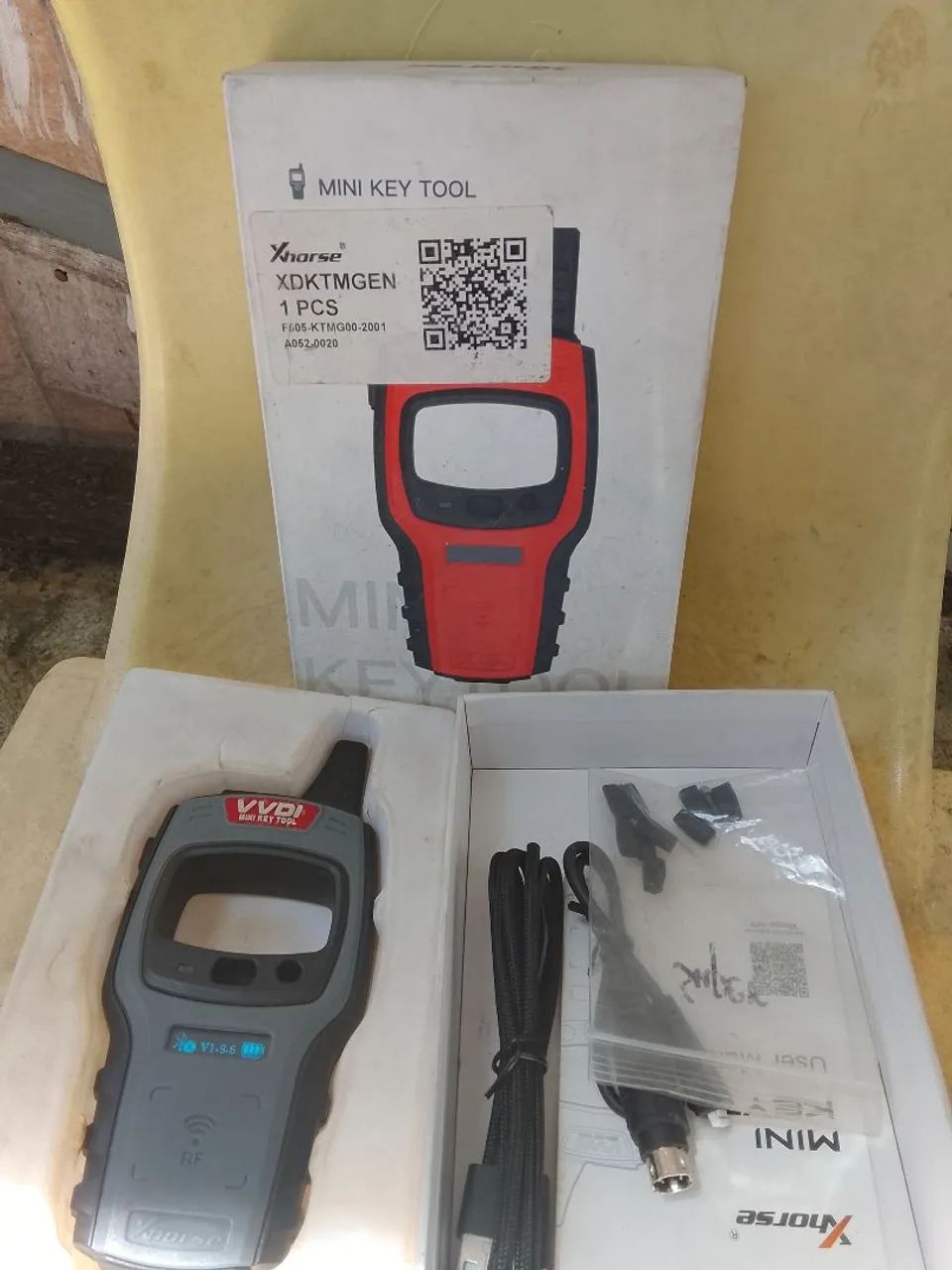 Estou vendendo uma mini vvdi chorar nova só usei 2veses mais 9 super chipes para programac