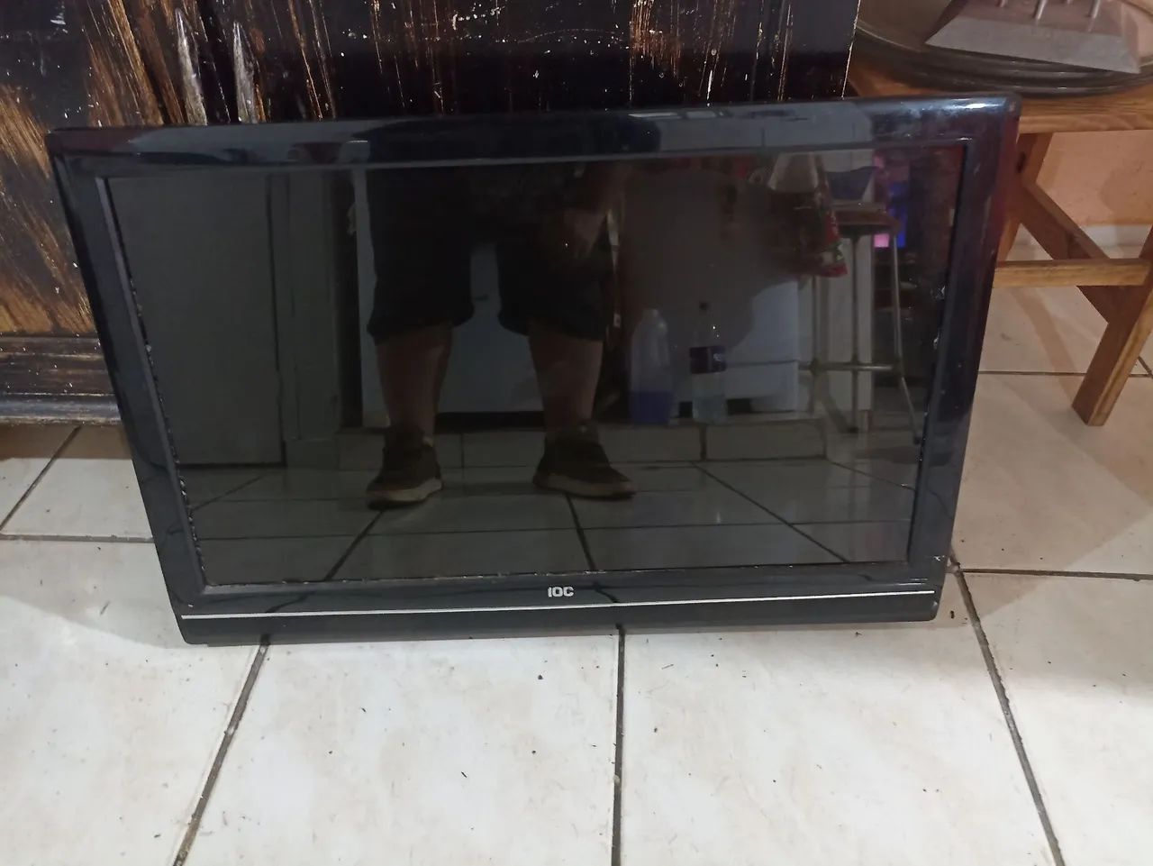 TV HD AOC 32 POLEGADAS (PRECISA TROCAR PELÍCULA)