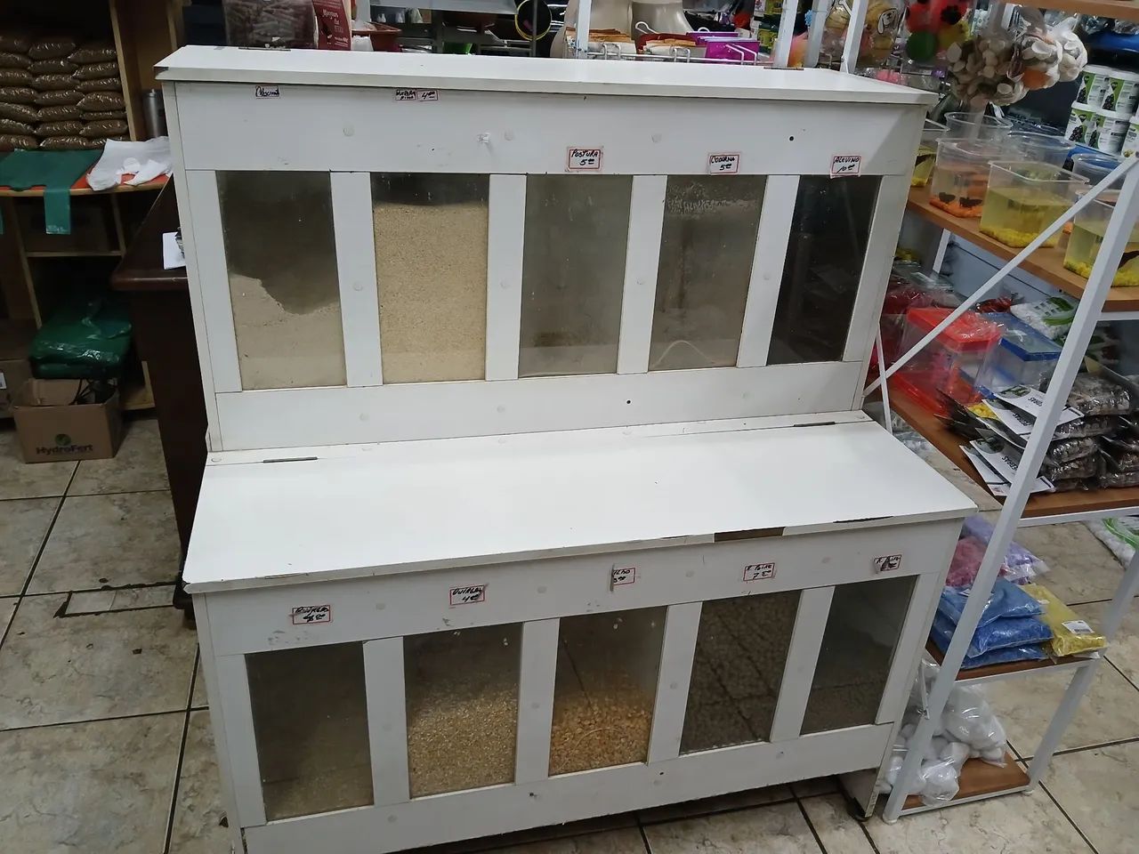 Expositor ração petbox 10div