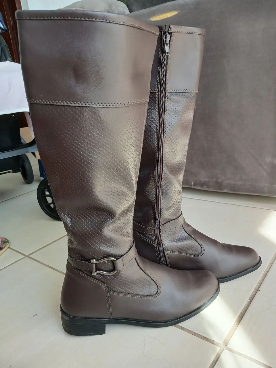 Bota cano longo cor café N?38
