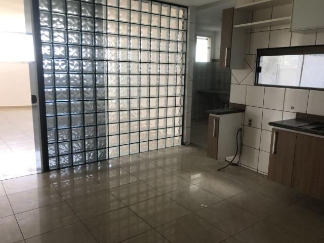 Excelente apartamento amplo,varanda, dependência completa - Foto 15