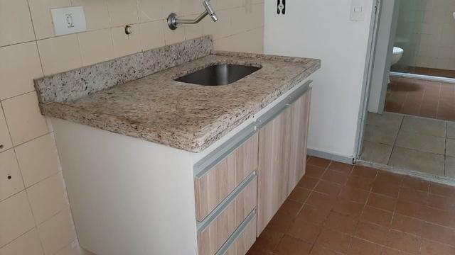 Kitnetão com Garagem e Sacada-Centro-Alugo - Foto 16