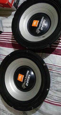 2 tornados jbl 2200