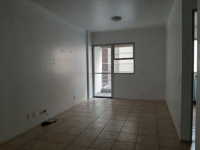 Kitnetão com Garagem e Sacada-Centro-Alugo - Foto 4