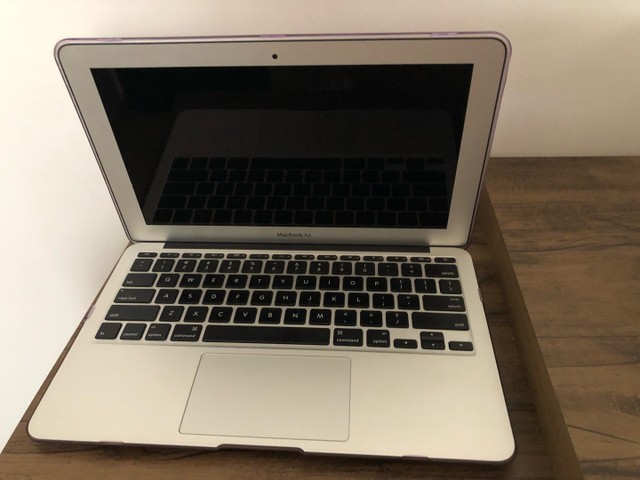 USADO MacBook Air Ano 2011 4GB 11 polegadas Core i5 com defeito no teclado - Foto 3