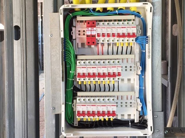 ELETRICISTA DE  MANUTENÇÃO E INSTALAÇÃO  - Foto 4