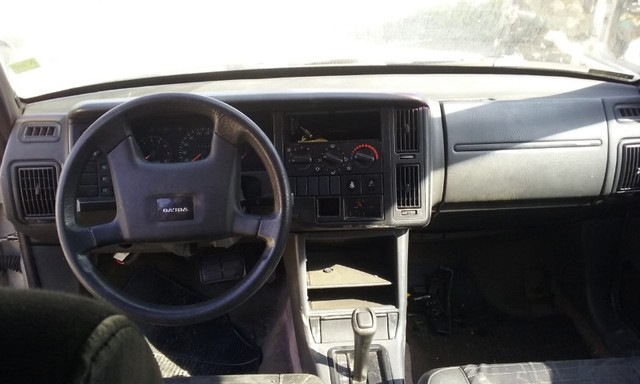 Sucata de Volvo 460 GLT 94/95 para retirada de peças - Parabrisa Quebrado - Foto 5
