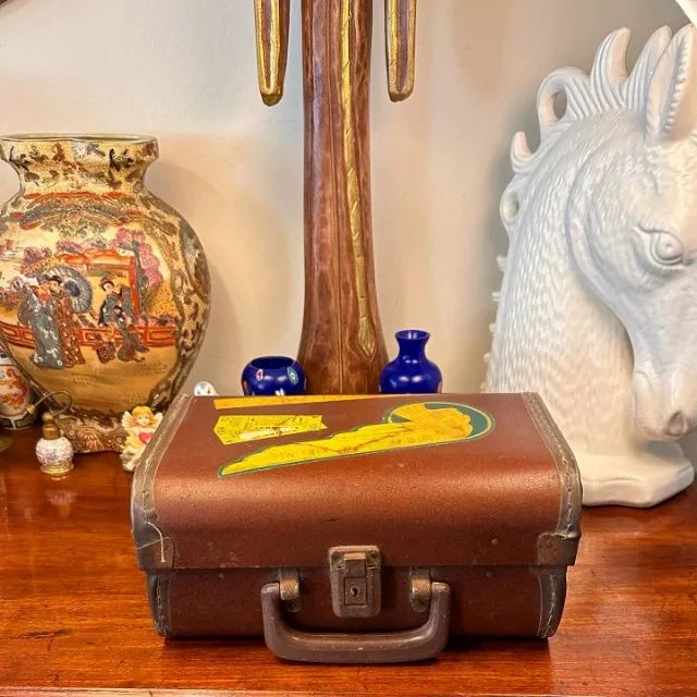 Antiga frasqueira (Maleta)