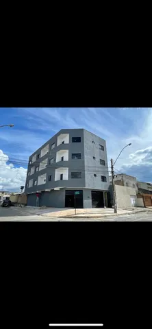 Prédio novo top de esquina com 9 apartamentos 2 quartos de frente com varanda e loja