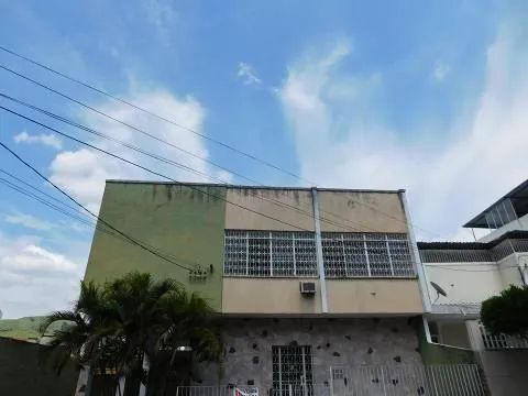 Casa de rua para Locação 4 Quartos, 2 Vagas, Centro, Nova Iguaçu