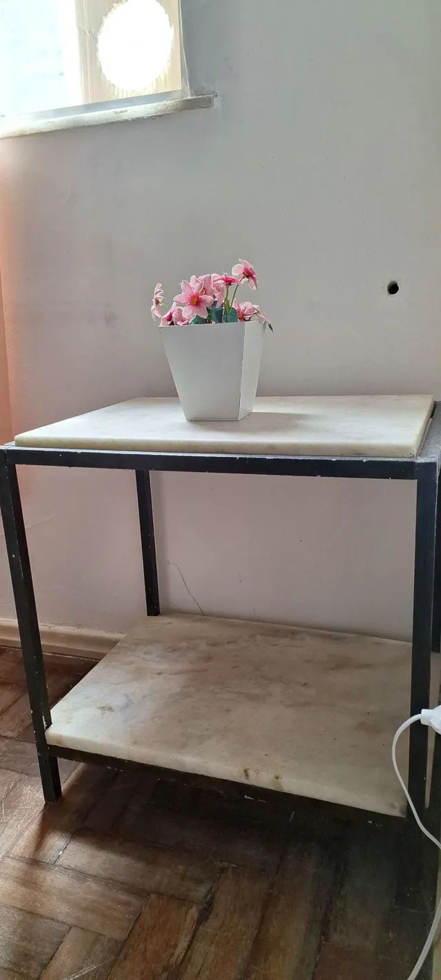 Marble-top coffee table65581378430083122