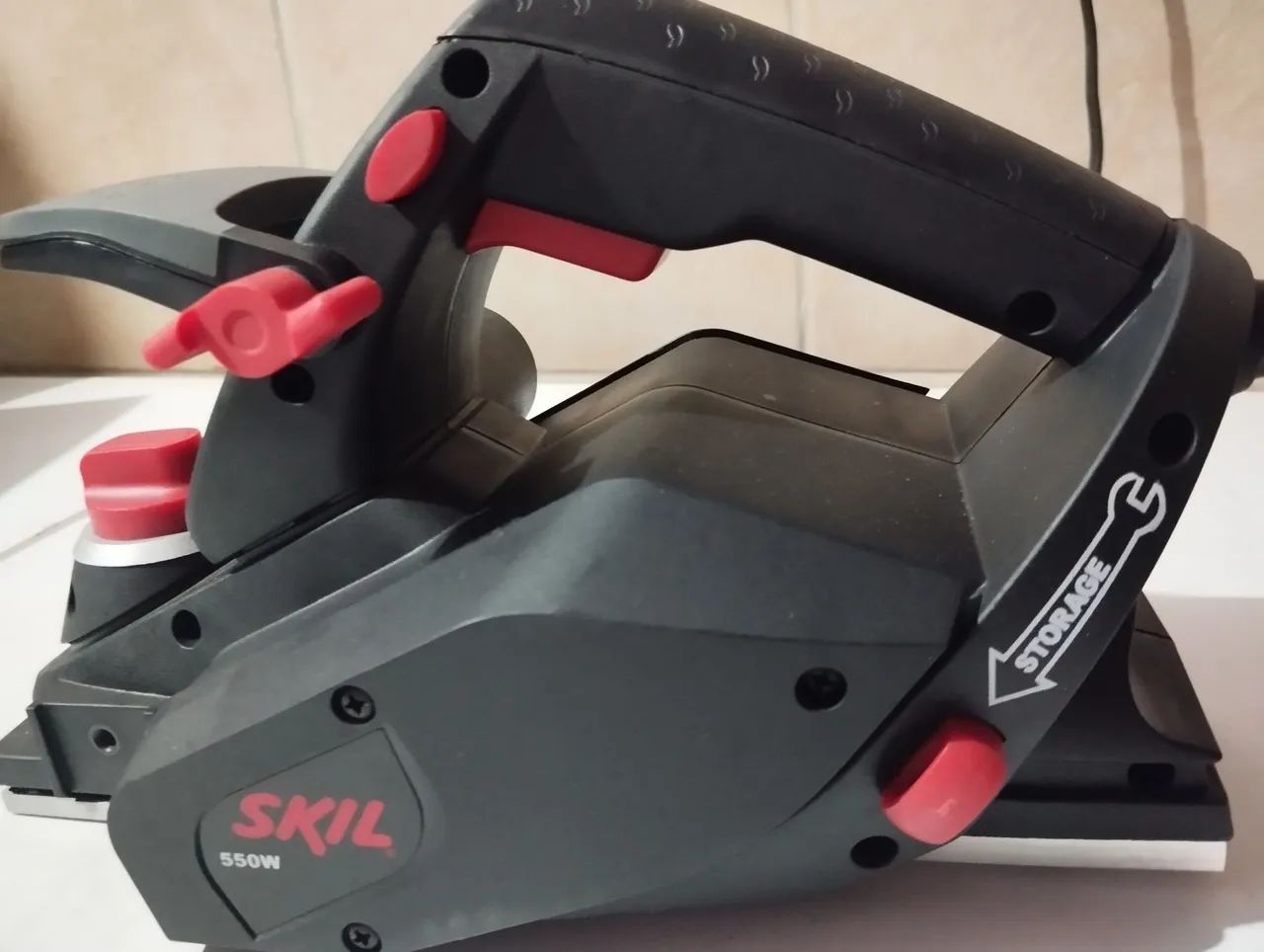 Plana e lixadeira de palma da marca Skil  - Foto 3