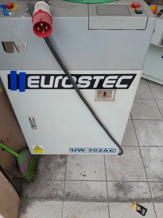 Vendo Máquina com braço articulado de solda a laser 