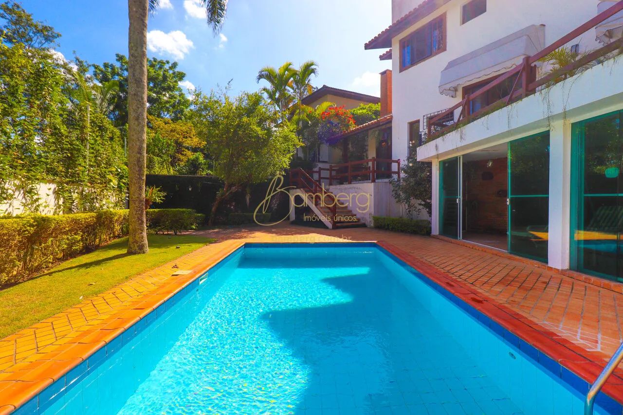 Charmosa casa Real Parque com 3 suíte(s), 6 dormitório(s) e 4 vaga(s) de garagem