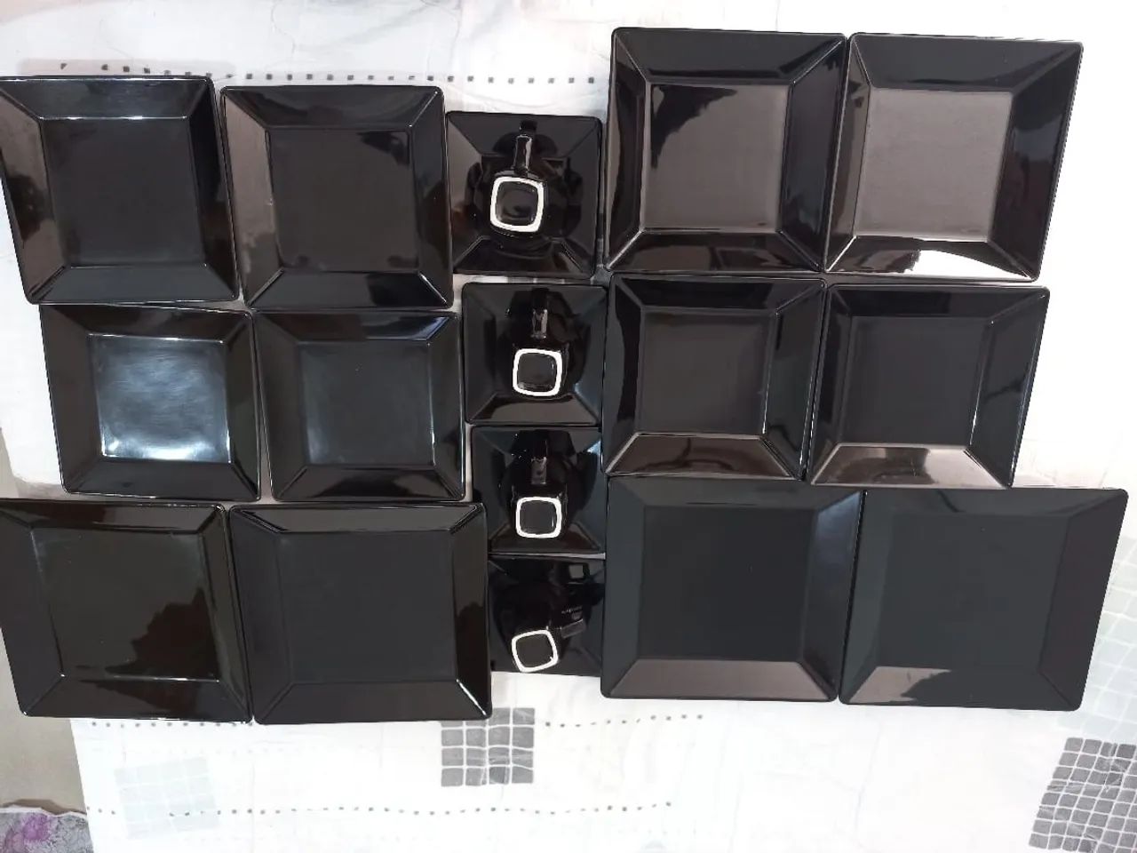 Jogo de pratos preto 20 peças