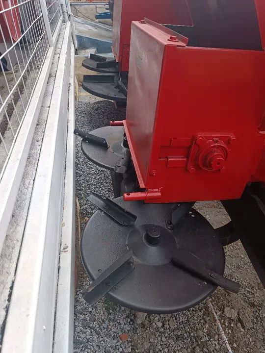 Distribuidor de Calcário, Sementes e Adubo Jan 2500 kg - Foto 4