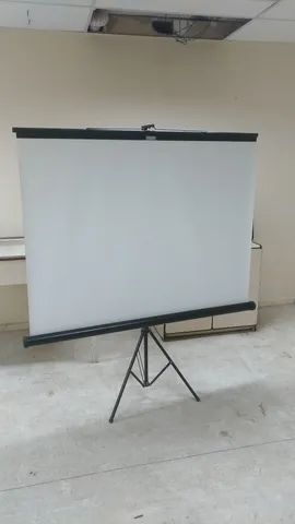 Telão projetor, com tripé acoplado, retratil, bom estado. E outros  - Foto 4