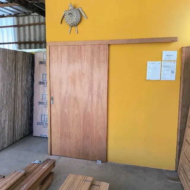 Kit Porta de correr completa incluindo Folha Lisa Jequitibá, Fechadura e Puxador Concha - Foto 2