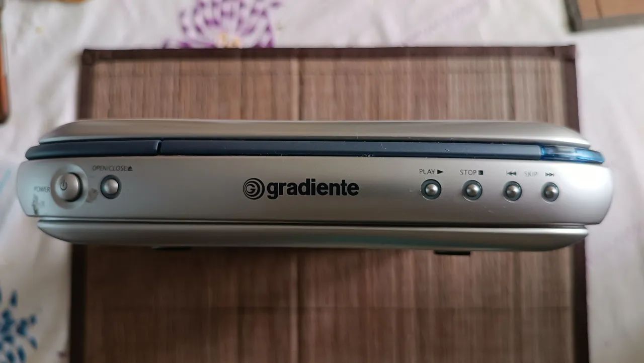 DVD Player Portátil Gradiente DYlT 350 - Foto 2