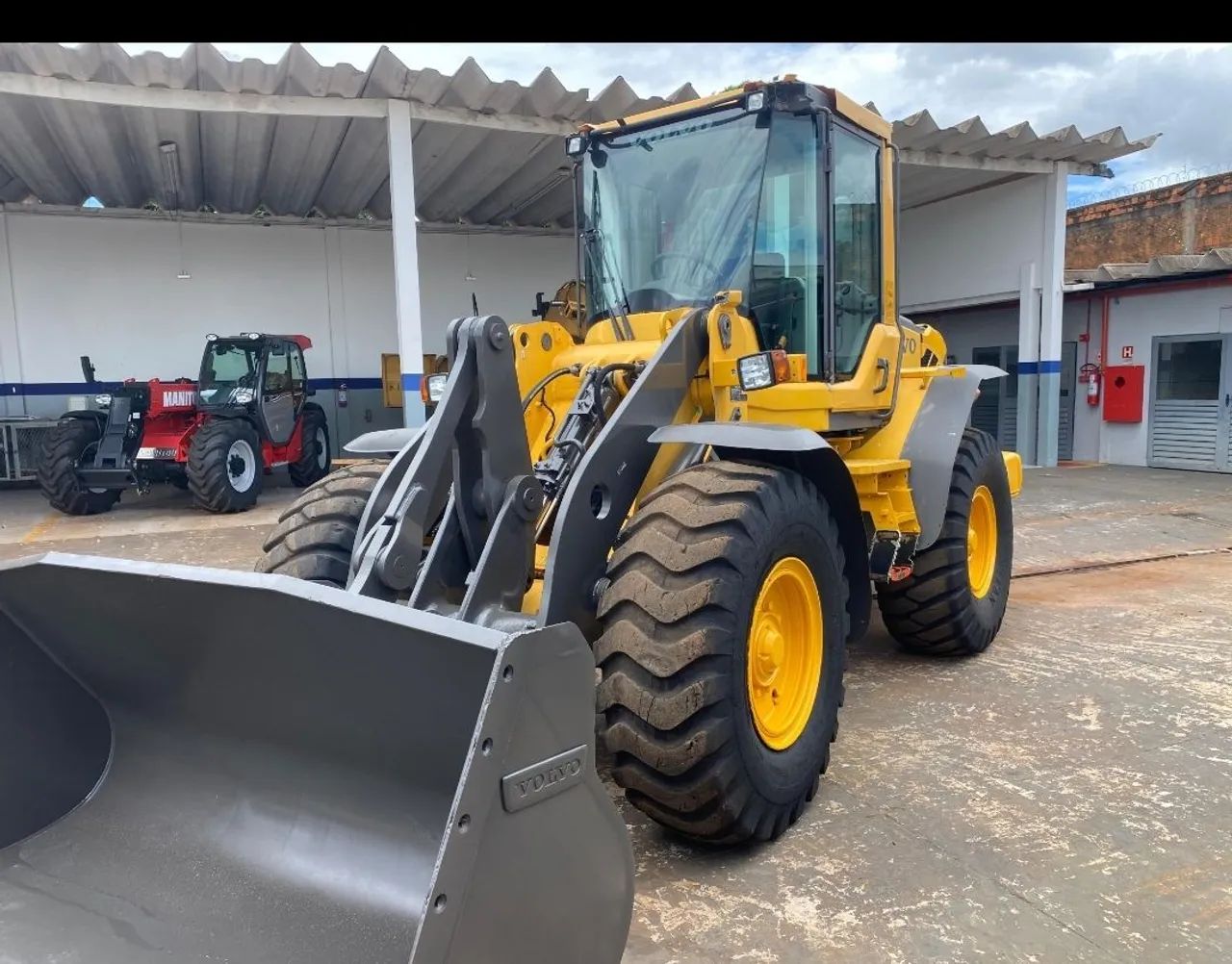 Pa Carregadeira Volvo L60F ano 2018 transfere divida  - Foto 4