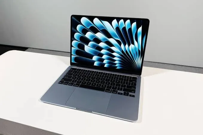 MacBook Air M4 13 pol 16gb 256gb NOVO