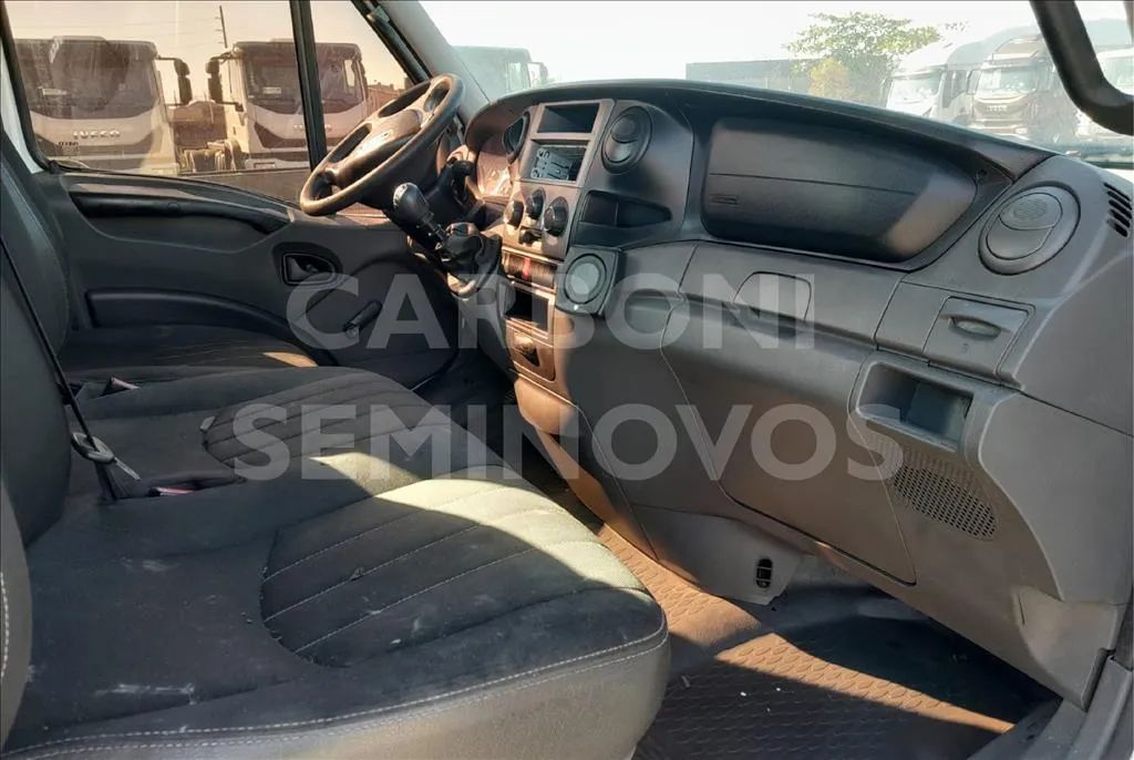 IVECO DAILY 35S14HDCS 4X2, ANO 2015 - Foto 9