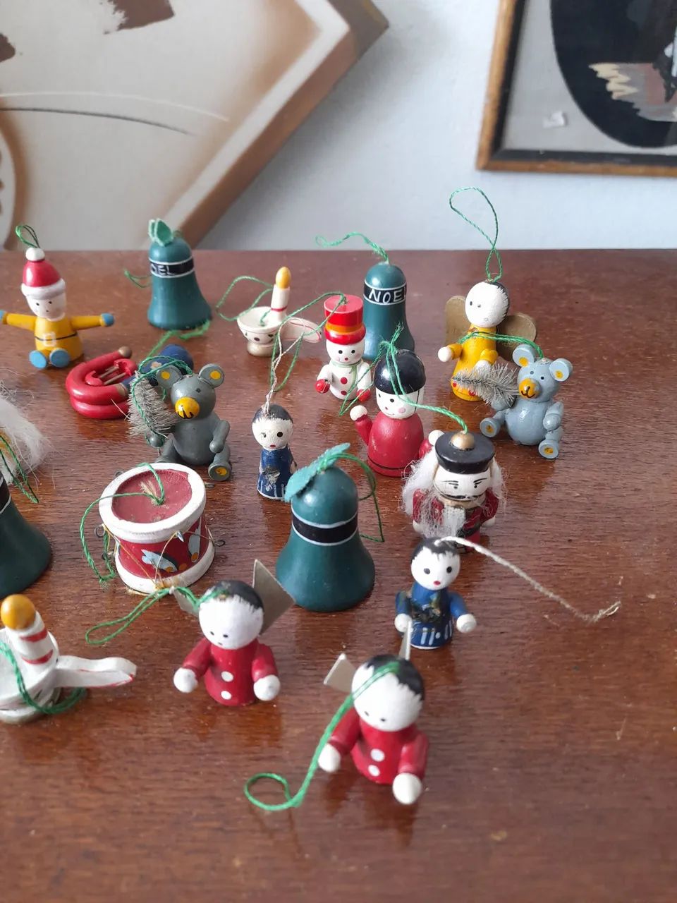 Lote miniatura de natal de madeira 27 peças - Foto 3
