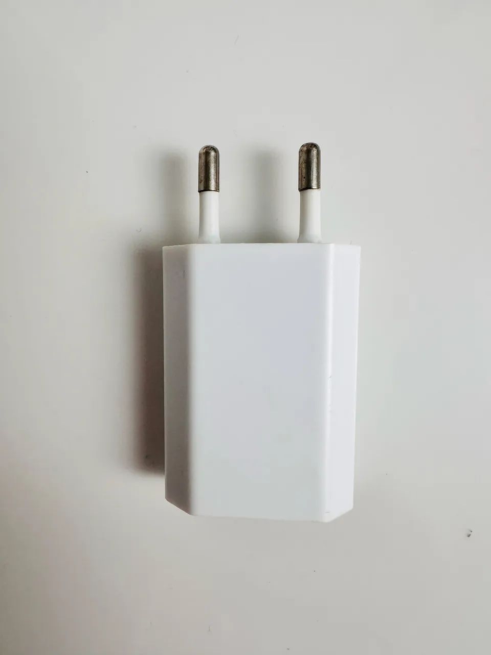 Carregador de parede bivolt 5V USB