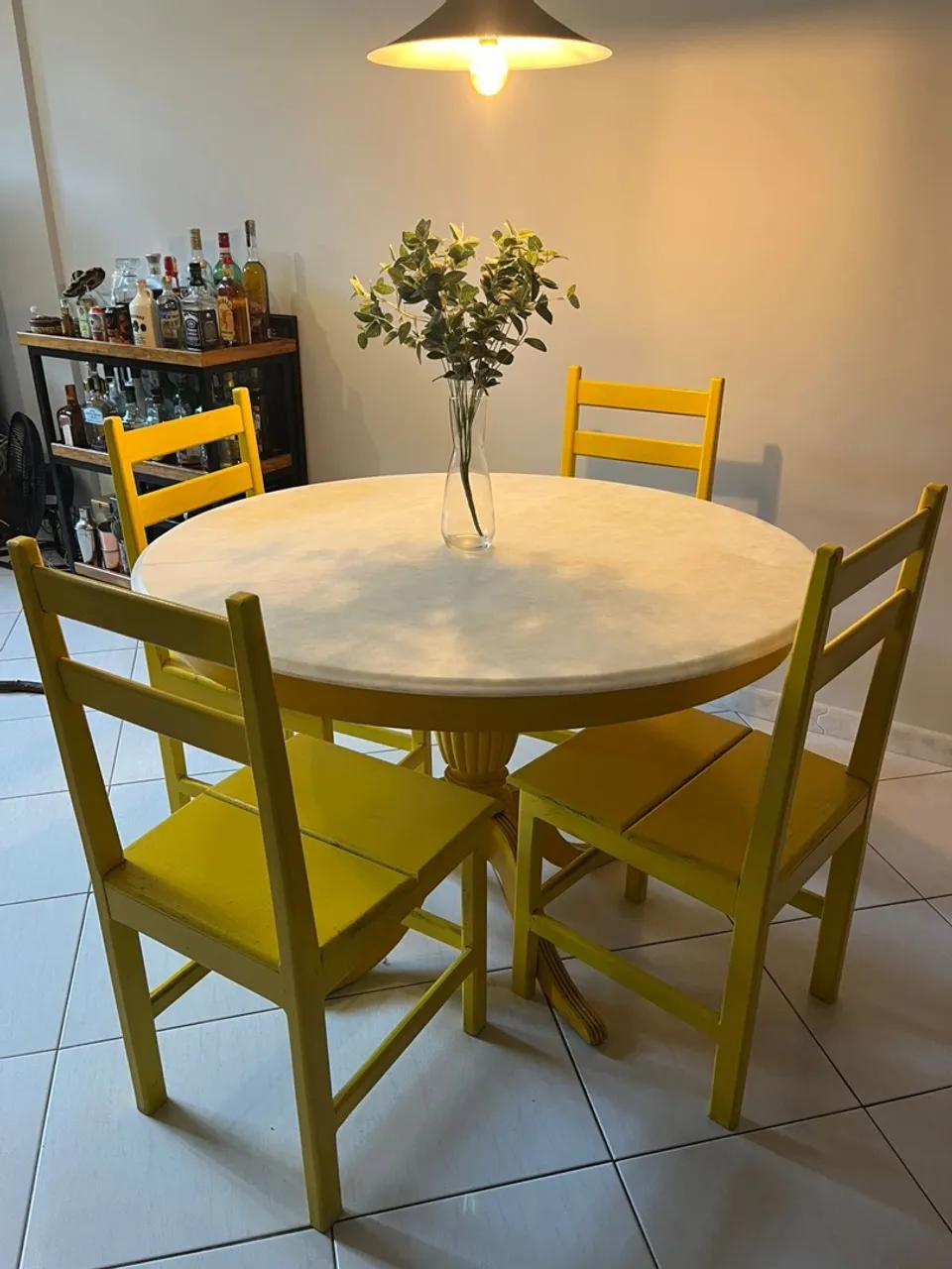 Mesa de Jantar Redonda com 4 Cadeiras