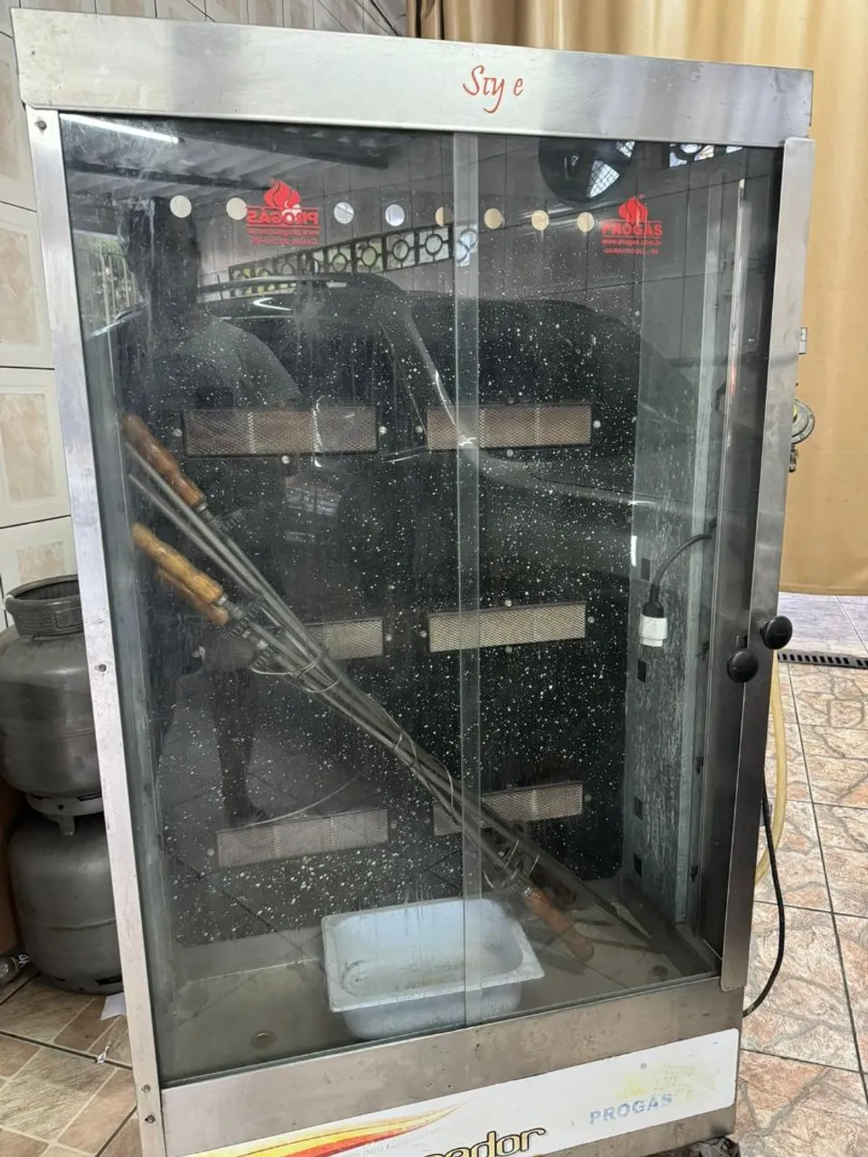 Máquina de frango assado