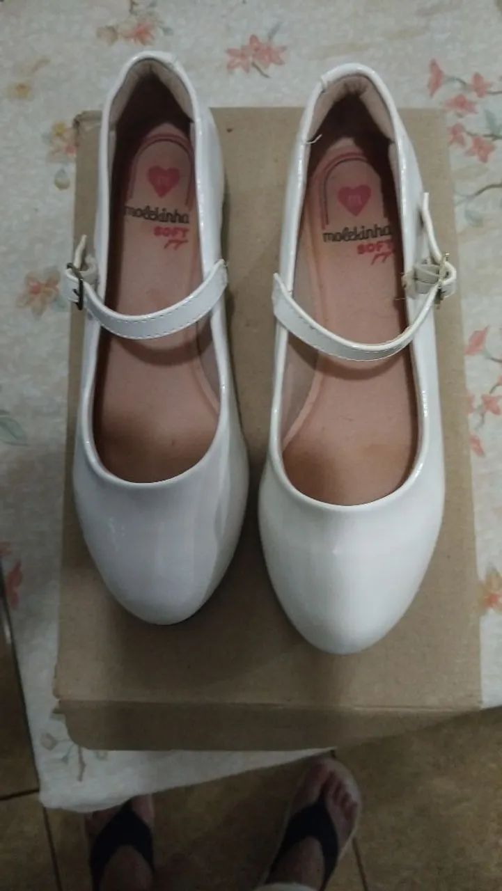 Sapatos femininos brancos novo na caixa  - Foto 2