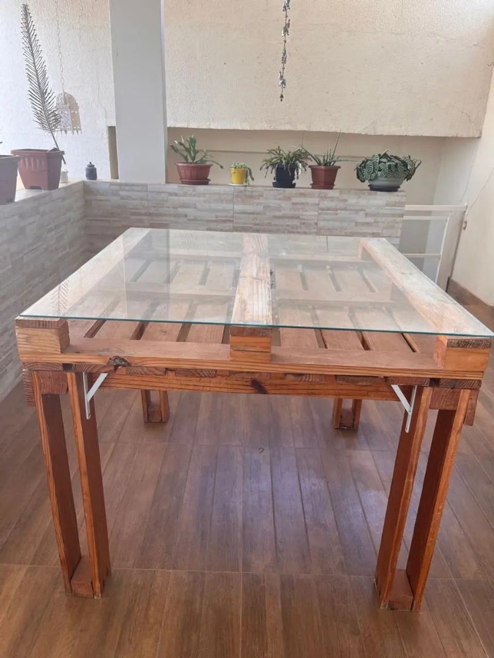 Mesa rústica de Pallet com Tampo de Vidro
