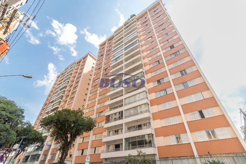 Apartamento de 3 dormitórios para alugar no CENTRO de Curitiba