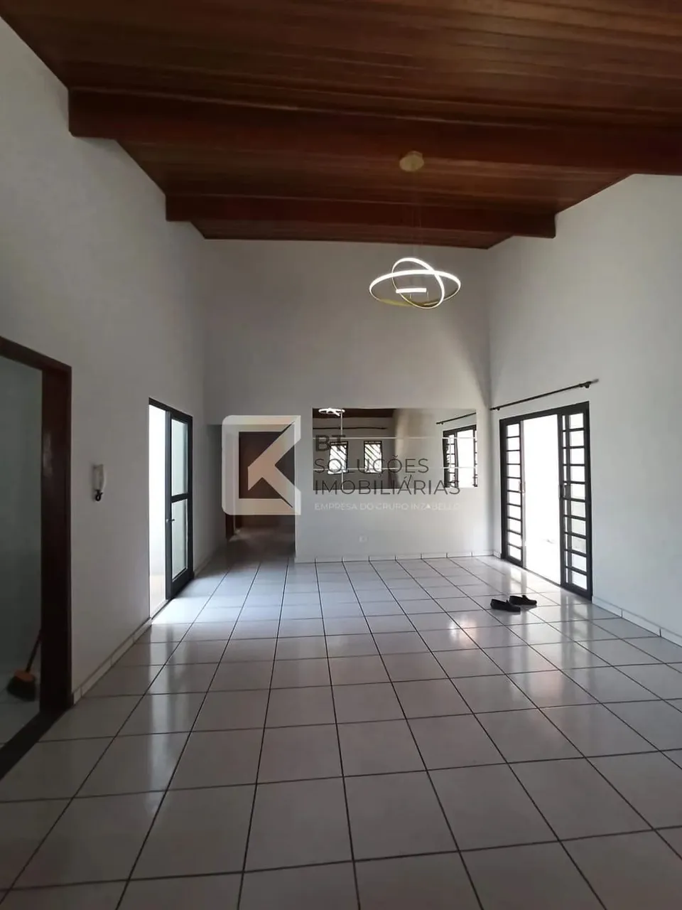 Casa térrea com quintal para venda R$ 850.000,00 mil e locação R$ 4.500,00, Jardim Bela Vi