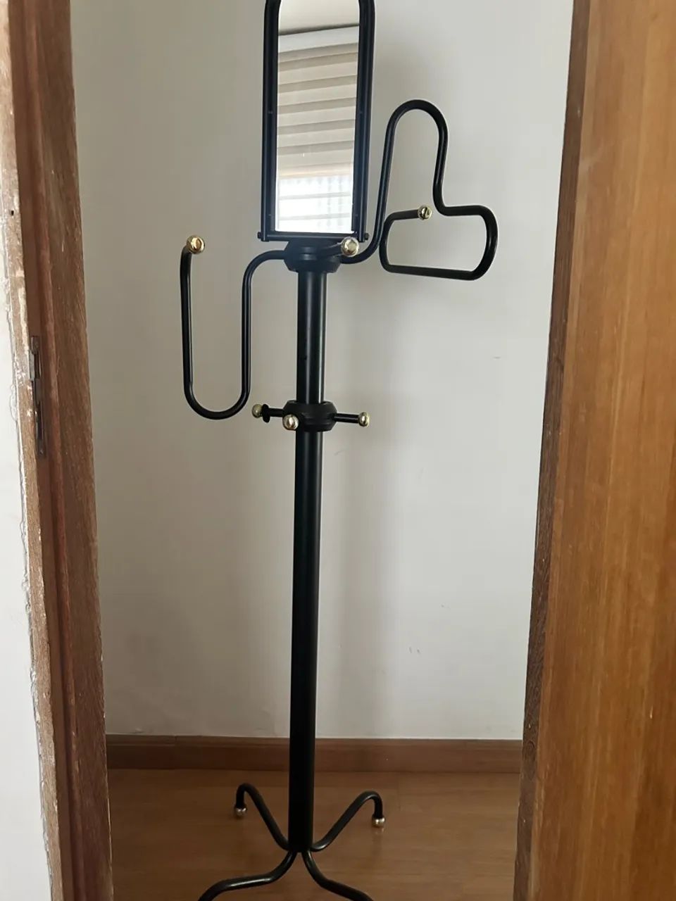Cabideiro de chão com espelho - Foto 5