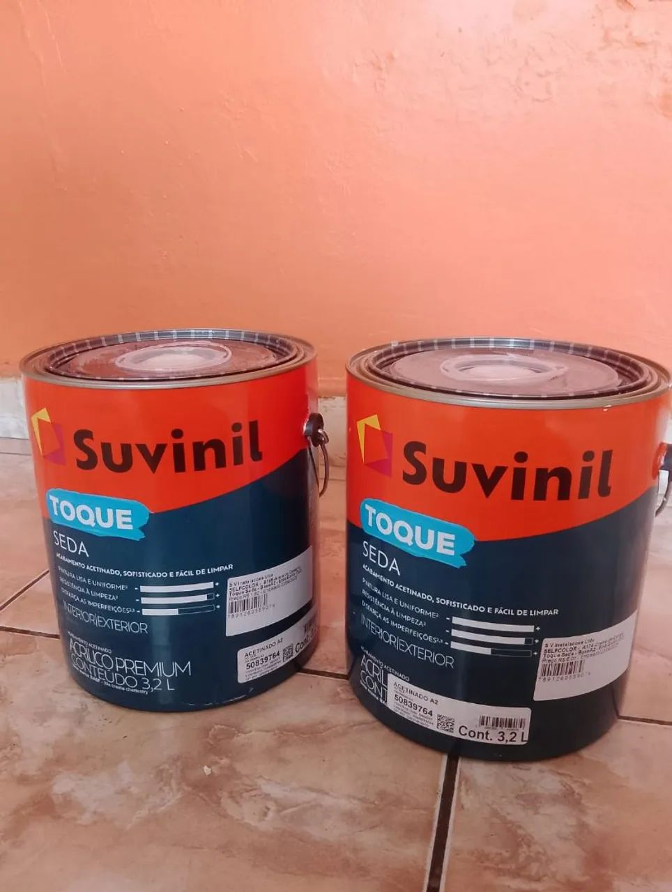 Tinta Suvinil acabamento acetinado top . são 3 galões por 200