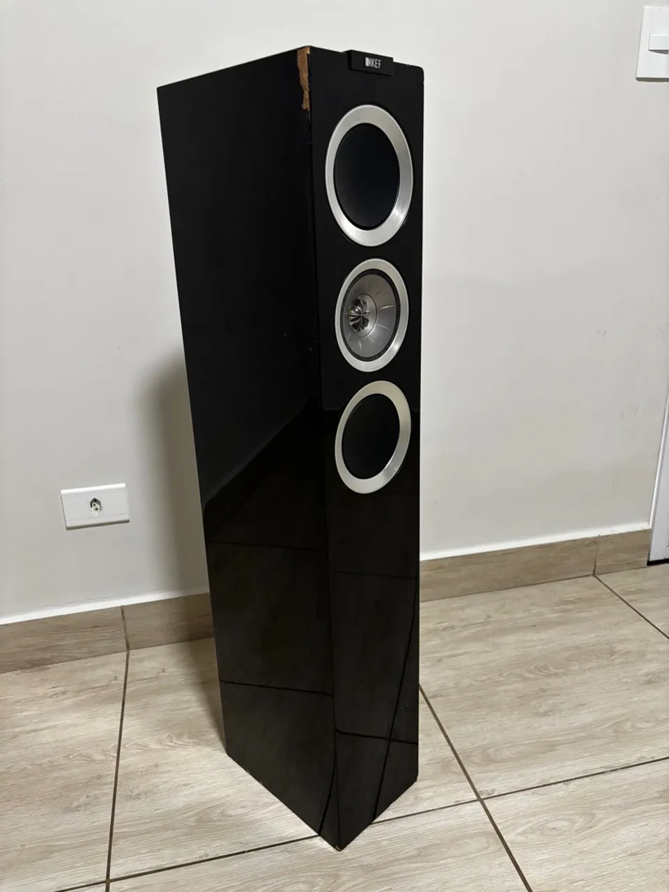 CAIXA DE SOM KEF R500