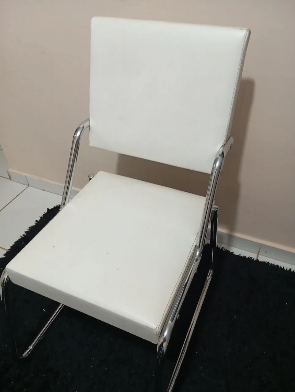 Cadeira para escritório com design moderno