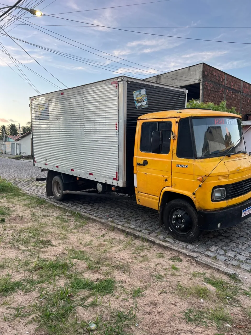 Vendo caminhão D608