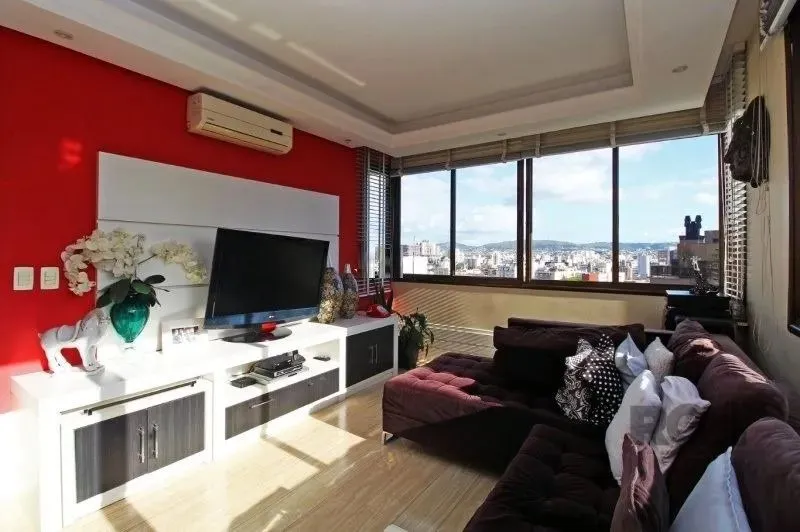 Vende-se apartamento 3 dormitórios amplo, com 1 suíte, 2 vagas e 1 deposito. Living em 2 a
