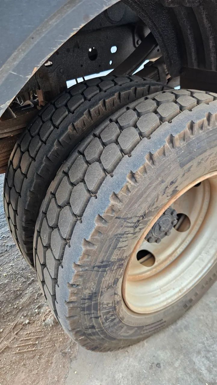 Caminhão guincho plataforma  - Foto 15