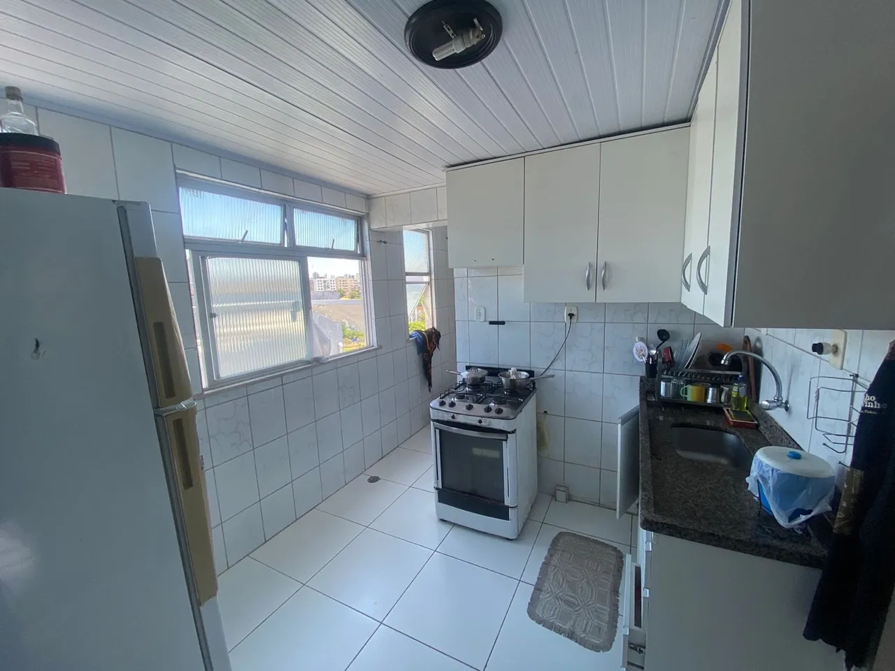Quarto para alugar em apartamento mobiliado