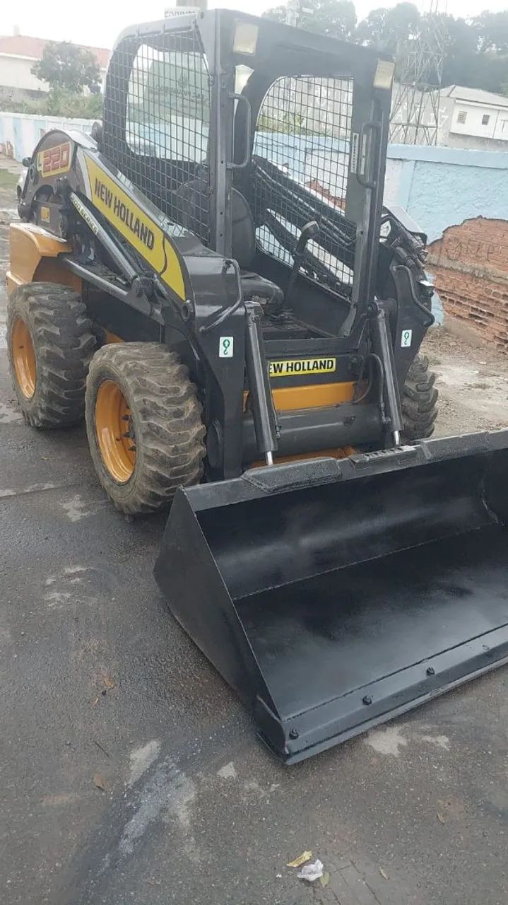 Mini Carregadeira New Holland L220 - Foto 6
