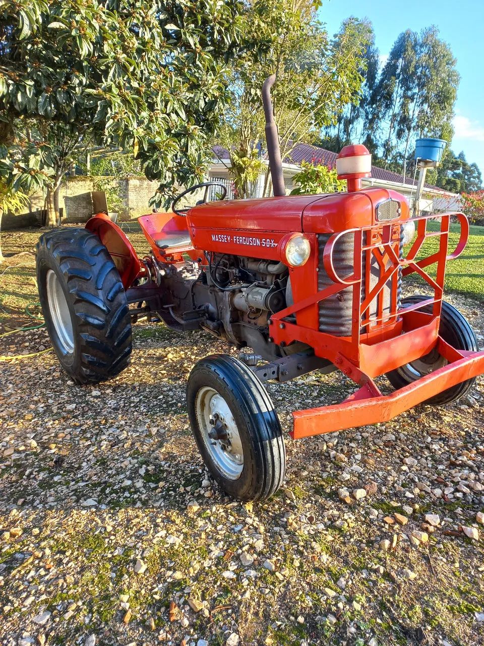 Trator Massey Ferguson - Vermelho com implementos - Foto 4