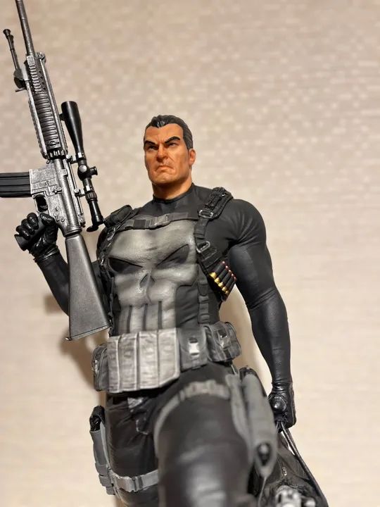 Estátua Justiceiro The Punisher Iron Studios Legacy Replica 1/4 - Foto 4