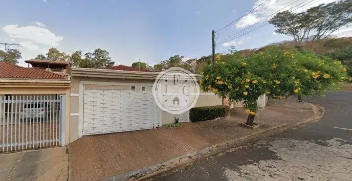 Casa com 3 Quartos para Alugar, 172m² - Jardim Palmares