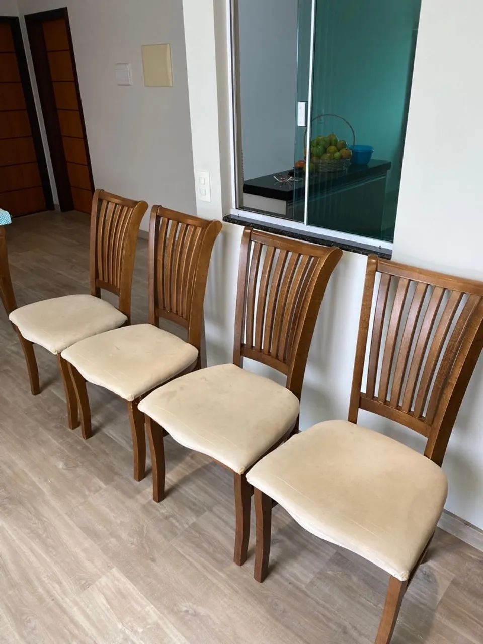Conjunto de Cadeiras de Jantar em Madeira
