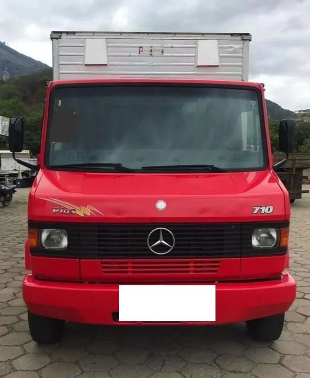 MB 710 baú 2012