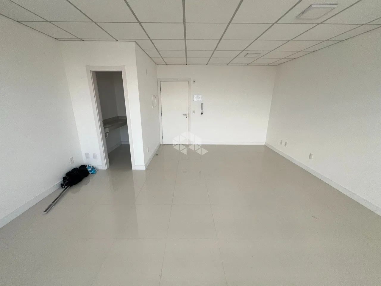 SALA COMERCIAL NOVA AO LADO DO SHOPPING ITAGUAÇU COM 32,75M² PRIVATIVOS E VAGA DE GARAGEM  - Foto 5