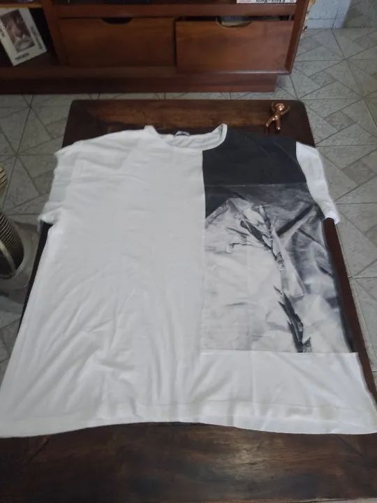 Camiseta ZARA. Branca coleção exclusiva  G /GG